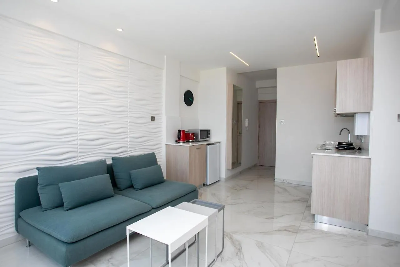 לרנקה Les Palmiers Sunorama Beach Apartments