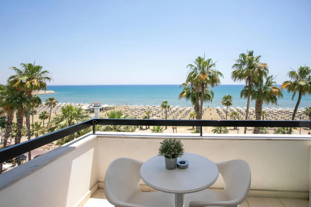 לרנקה Les Palmiers Sunorama Beach Apartments