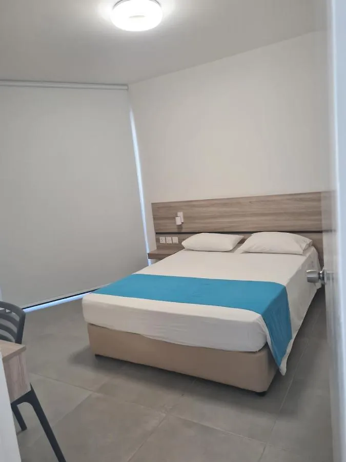 Les Palmiers Sunorama Beach Apartments 라르나카