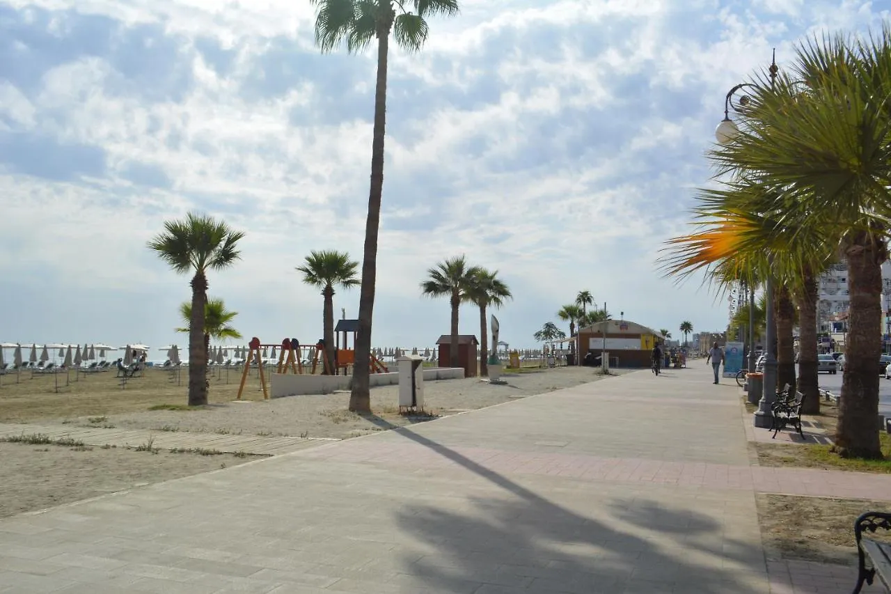 Les Palmiers Sunorama Beach Apartments Larnaka